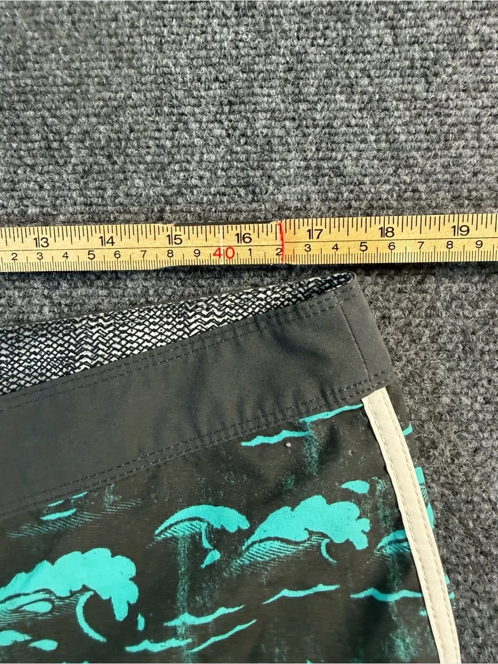 Hurley Swimsuit Board Shorts Mens size 34 9' inseam Tsunami Waves